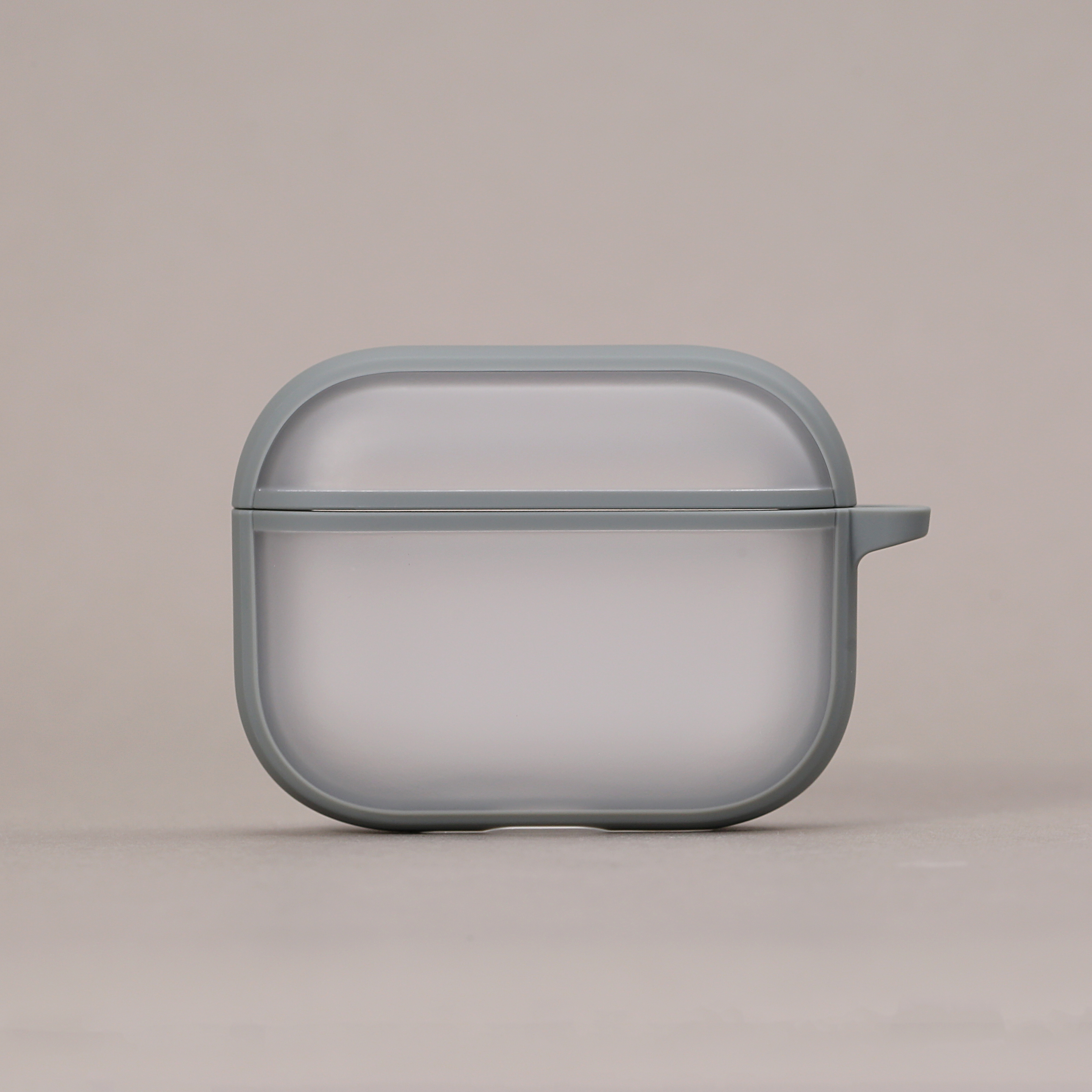 朋友们，AirPods Pro 3 耳机的石头灰撞色壳也到货了[嘻嘻]这款也是来