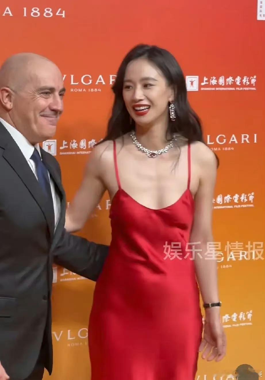 李梦这种女明星挺好的，完全没有身材焦虑，自信做回自己！ ​​​