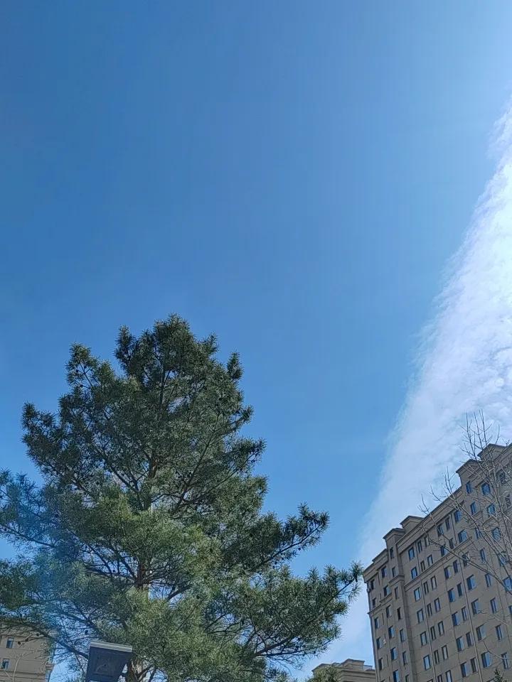 要自己的心情，每天就像这蓝天一样清澈透亮！