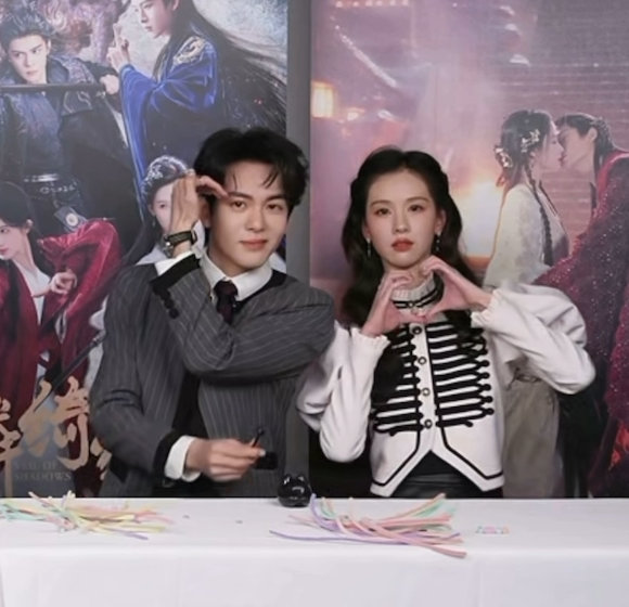 曾舜晞猴王比心曾舜晞谁教你这么比心的 笑晕了！曾舜晞的比心方式也太独特了吧? 别