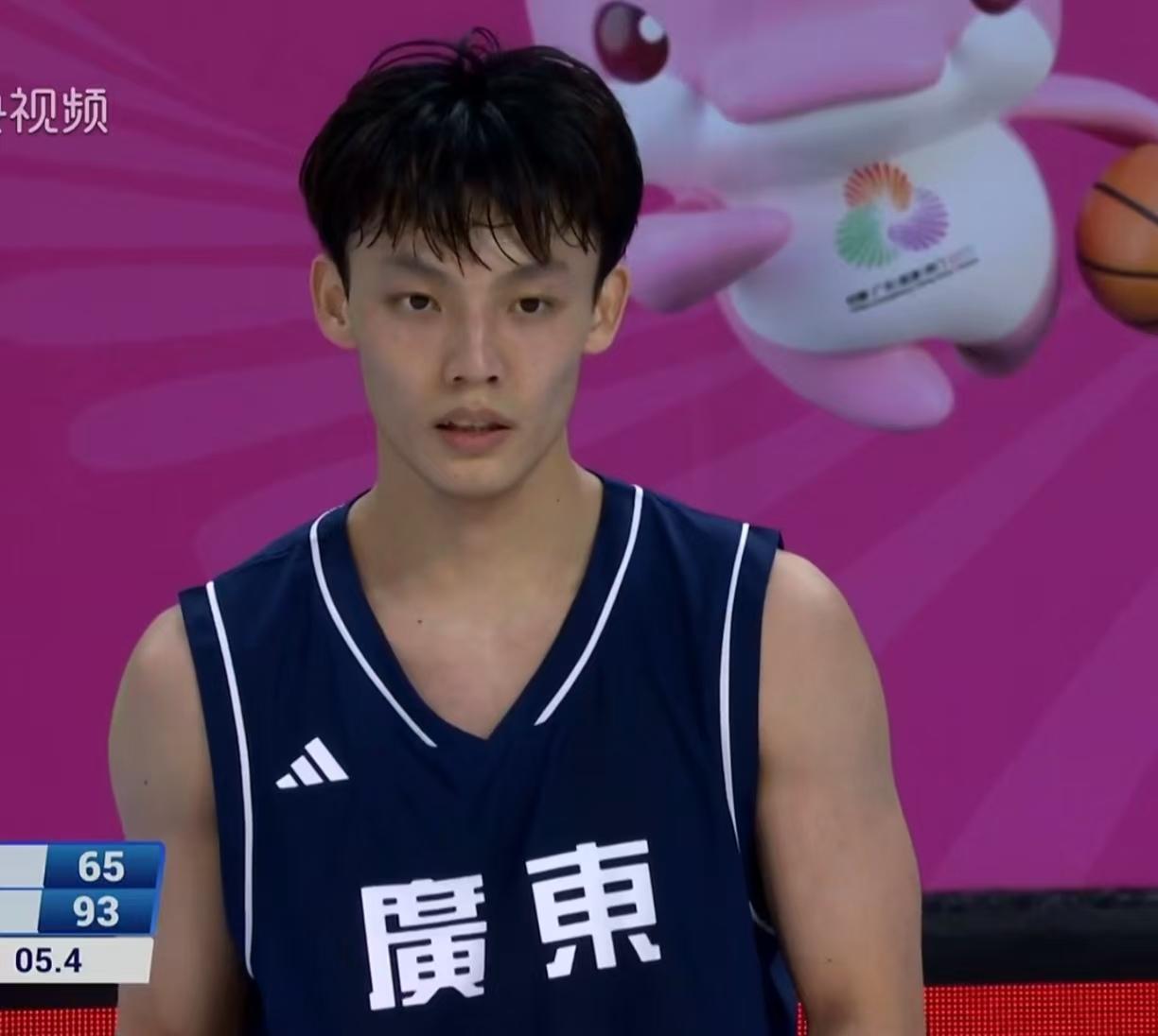 说实话，看了广东队三场热身赛过程，如果最后打到高端局，徐杰可能还真当不了主角！他