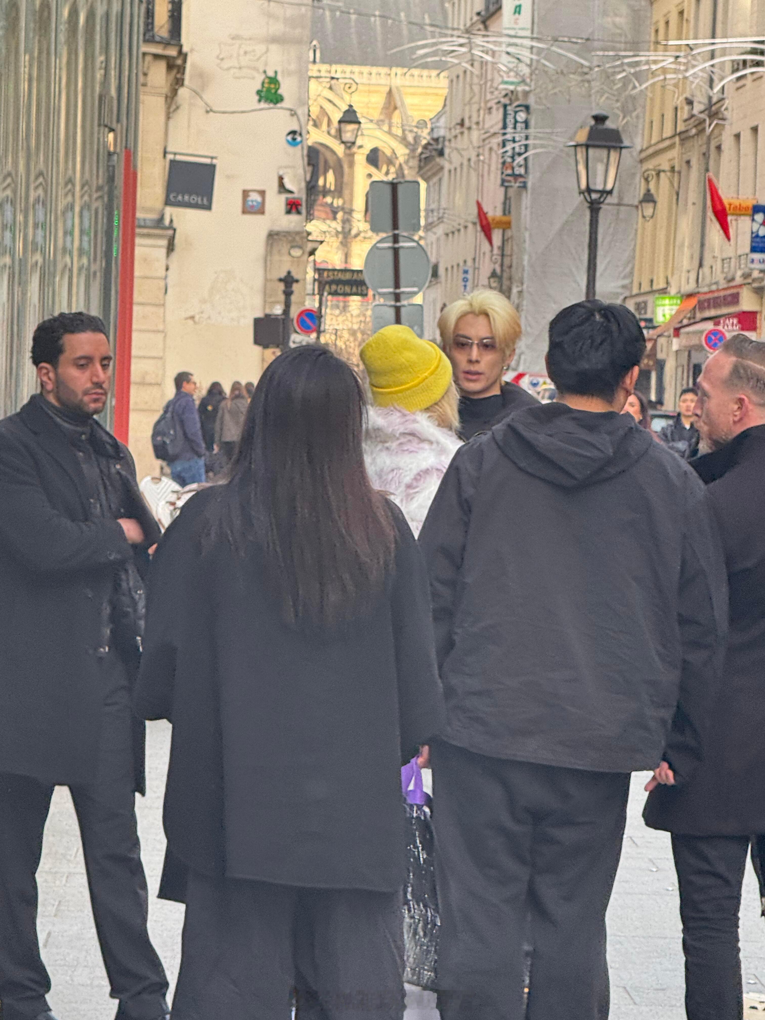 王鹤棣巴黎时装周生图 