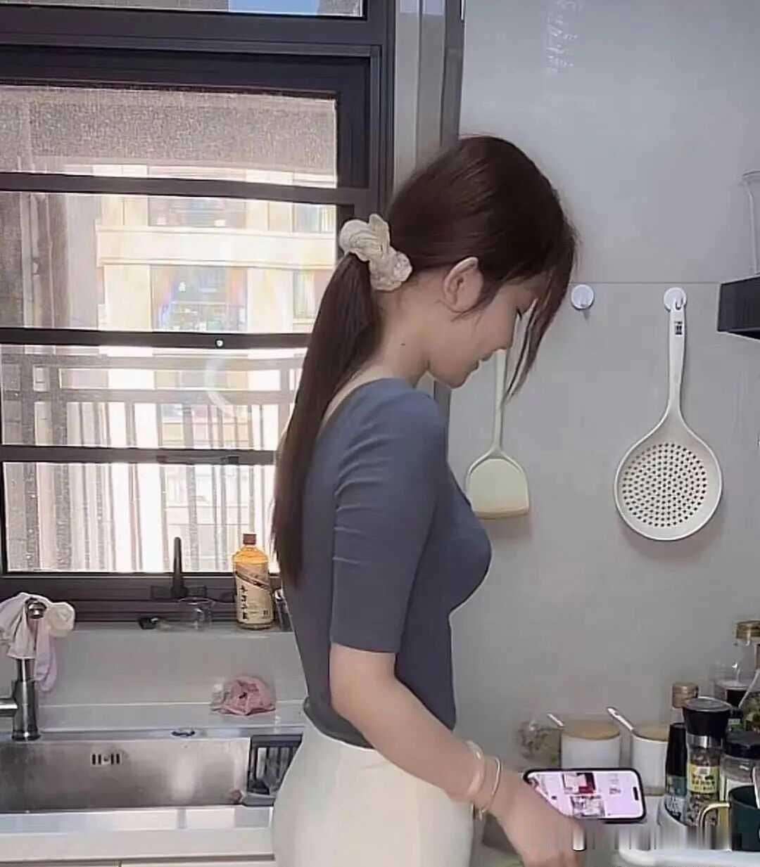 有网友问：高考期间有必要禁豆包吗？千问：没必要吧！
嗯，毕竟连蘑菇都认不准。