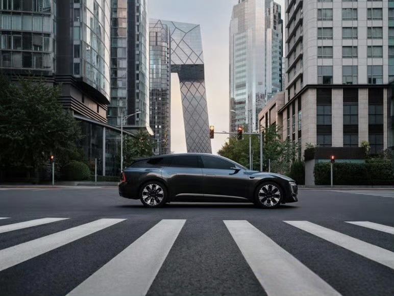 AUDI开启30城任意门
奥迪E5的30城巡展，很好地打响了上市后的开门红。
奥