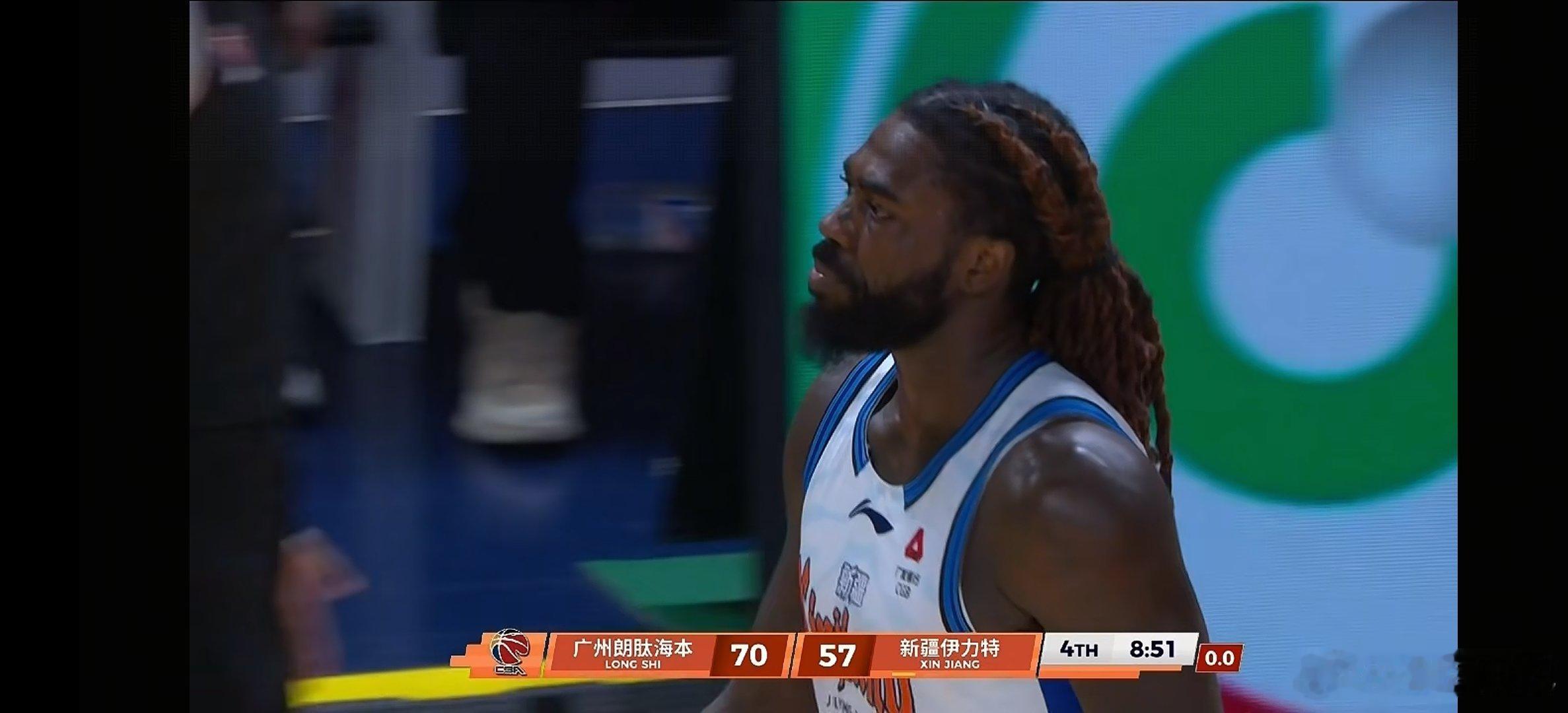 事实证明，长得像哈雷尔也不是什么好事儿。。。cbacba30年龙狮男篮vs新疆男