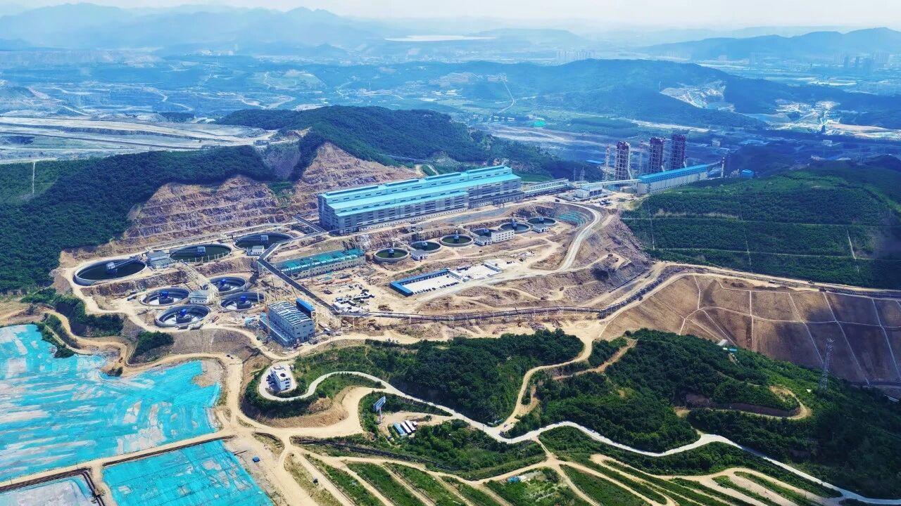 鞍钢矿业26.85亿元投资我国首个尾矿固废资源综合利用示范项目，
目前实现满负荷