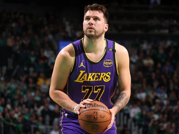 今日名记Ramona Shelburne在《NBA Today》中谈到了湖人。当
