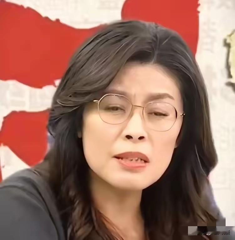 这个女人不简单。
郑丽文刚成功当选，本以为她会收敛锋芒，过渡一阵子，没想到专访时