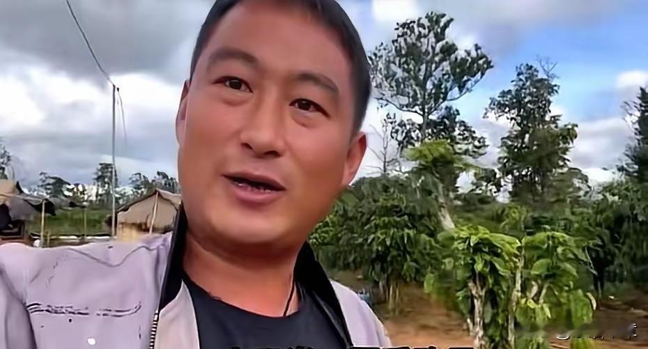 “老挝木工彪”，一场直播的幻梦

老挝木工彪，是真的没想到，一下子冒出来，就那么