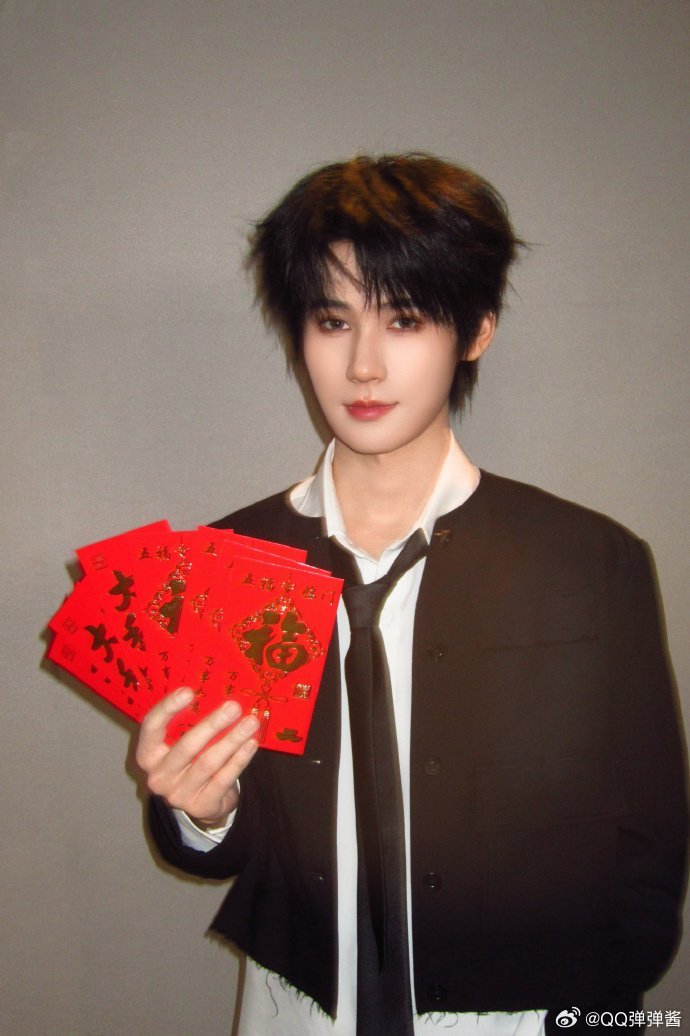 张真源元宵加餐张真源元宵也自律，清淡加餐超可爱，清爽又元气满满～ 