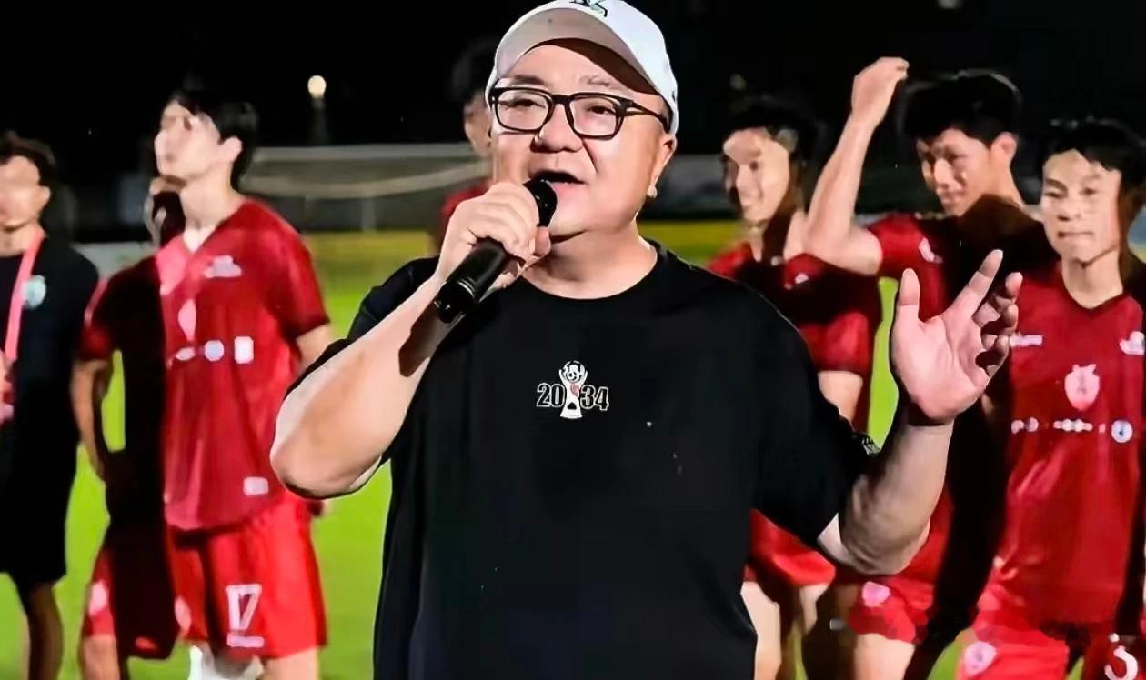 董路真的是为了足球吗我认为是的，花5千多万培养小将，毕竞带一个团队去欧洲到处找人