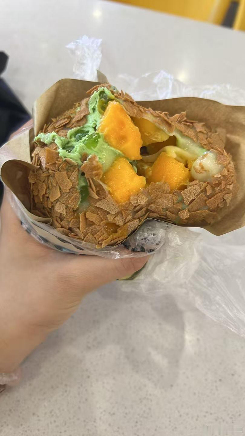 有点不中了 因为刚才差点饿昏 有点哆嗦 青岛这个崎岖凹凸的路 于是没爬回办公室也