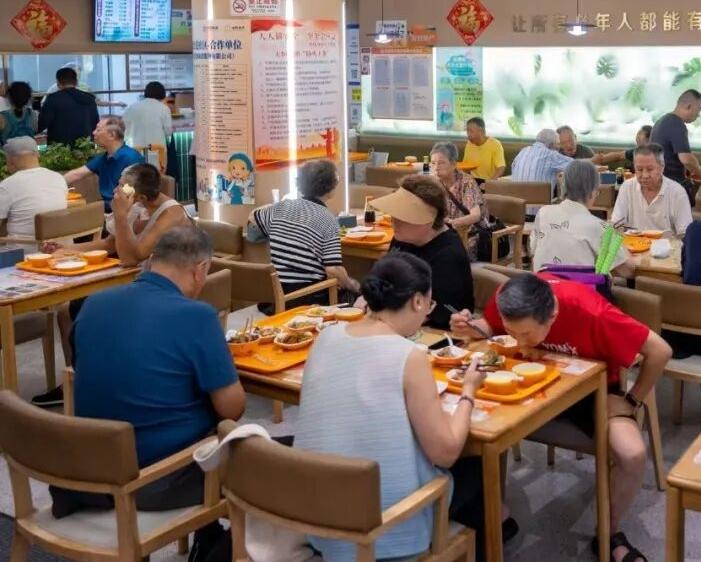 北京“宝藏食堂”火出圈！全龄人都爱往这冲
 
广外街道美意延年中心藏不住了。本是