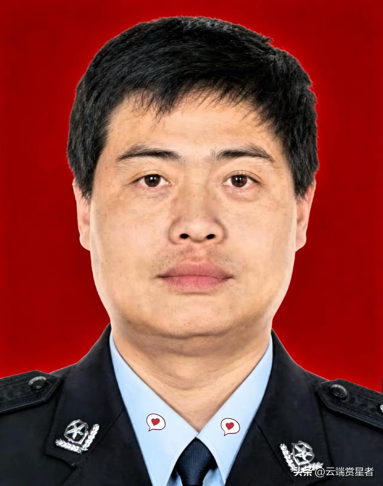 48岁，政委，这在县公安局里可是正儿八经的大官了。

要是换个圆滑世故的人，这种