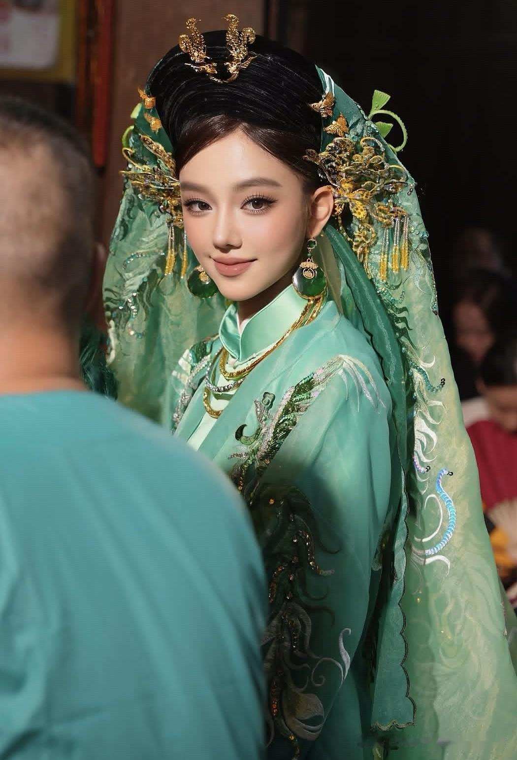 想不到，越南也有如此美丽的霓裳美人。

在越南旅行，除了街头咖啡与法式建筑，若想