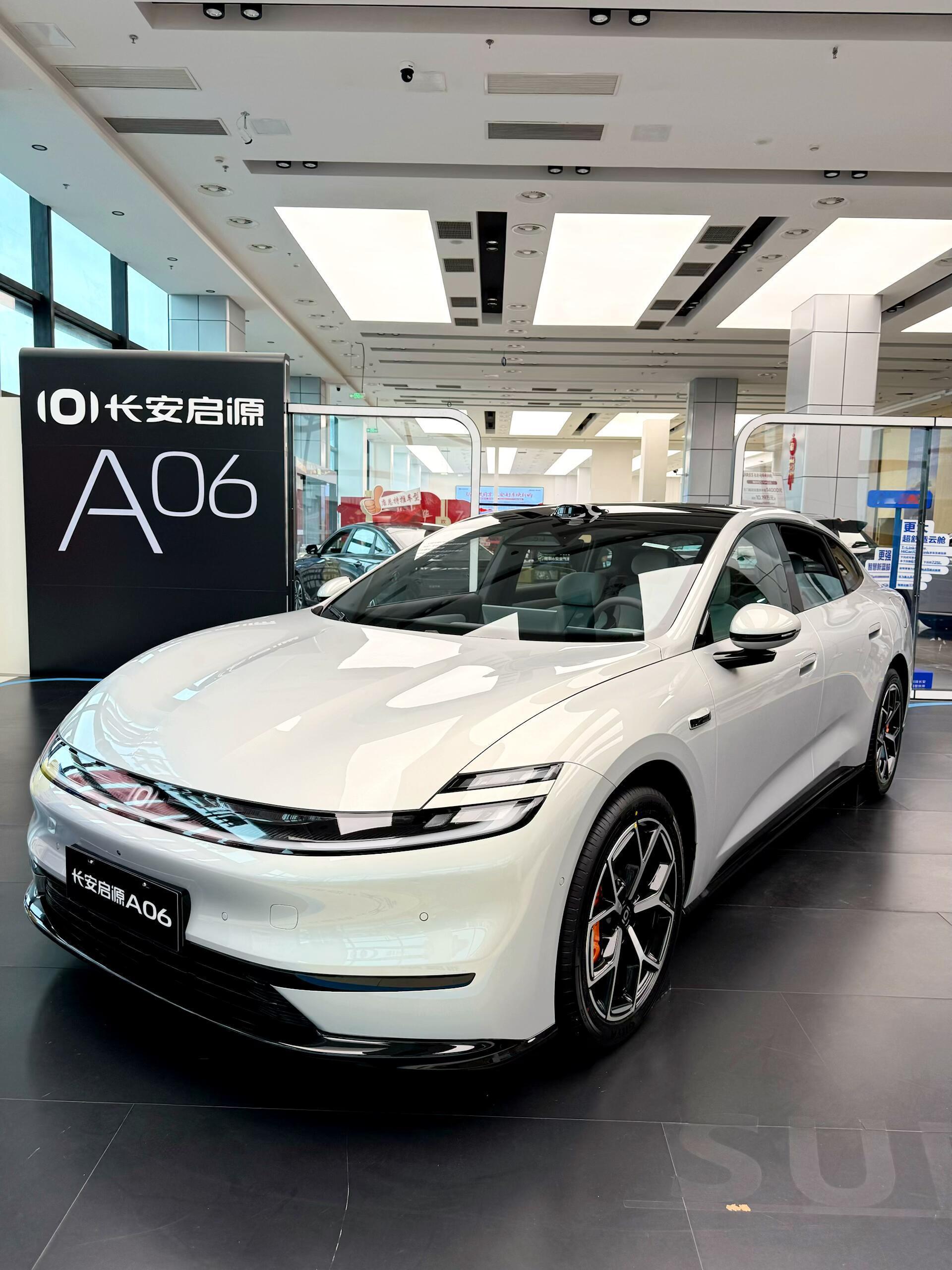 粉丝11月4日的投稿：刀哥，最近帮儿子选车，儿子22岁，高中教师，最后进入决赛的