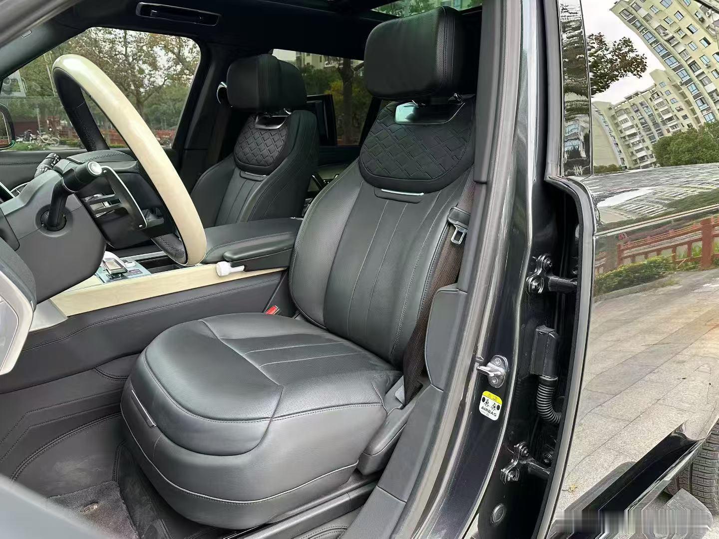 揽胜4.4V8 SV 尊荣创世加长 寻伯乐、24年行驶3.1万公里，有车衣 ​​