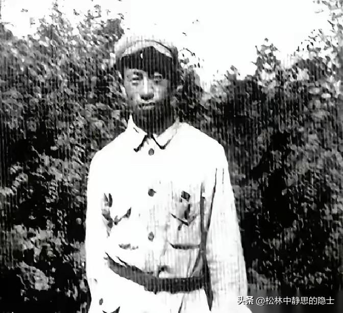 1943年，一个女干部奉命护送男科长去延安，一路上却死死盯着他，脑子里只有一个念