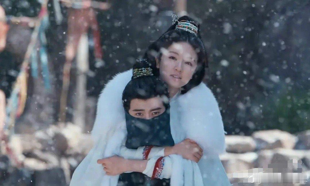 流水这两张，李兰迪看起来好壮啊，怪不得被催着减肥[允悲] ​​​