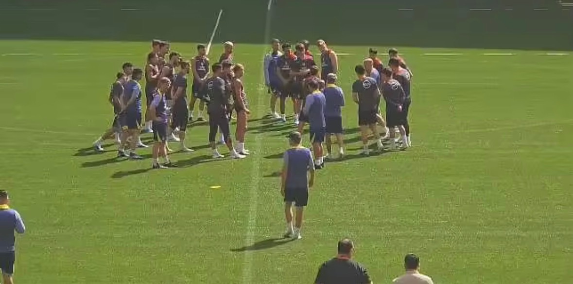 据《马卡报》报道，当地时间周二上午，马竞全队进行了欧冠半决赛首回合前的最后一练。