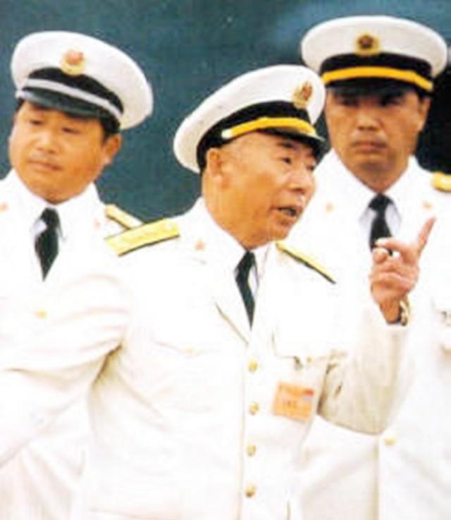 1989年，海军司令员张连忠中将亲临南京指挥学院督导演习，意在锤炼实战能力。他坚
