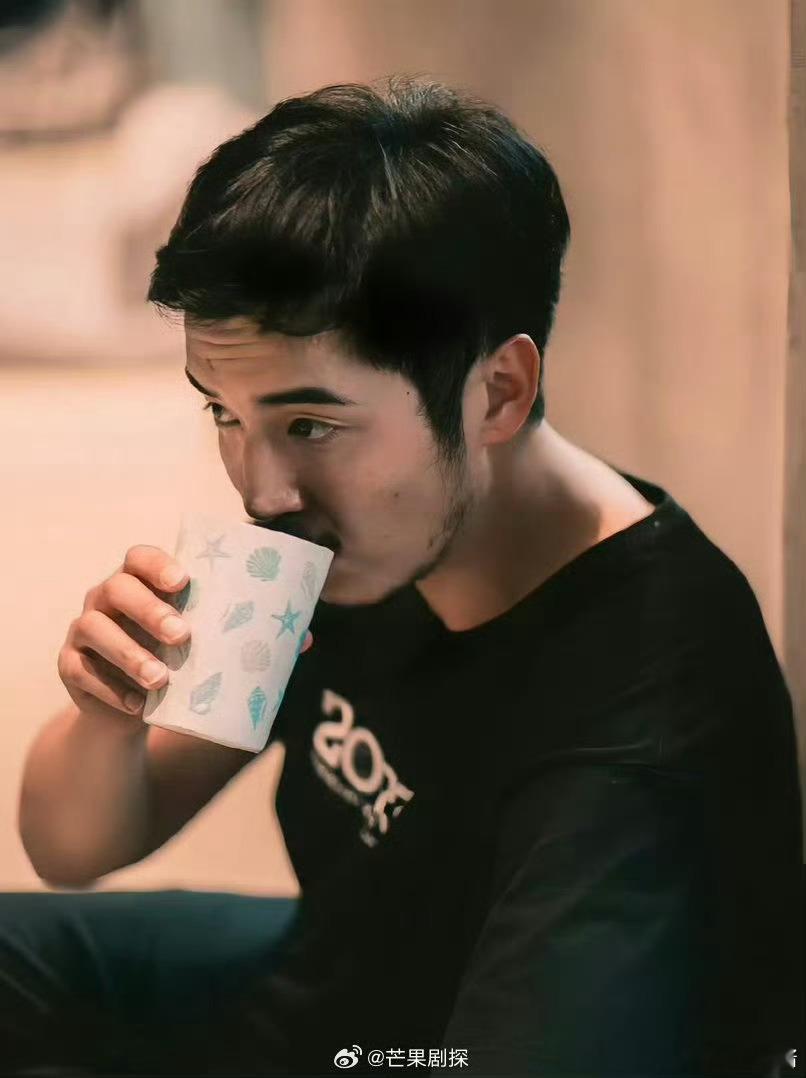 黄晓明金世佳林更新成博士同学了黄晓明成林更新金世佳博士学弟了 哎呀，这下晓明哥博