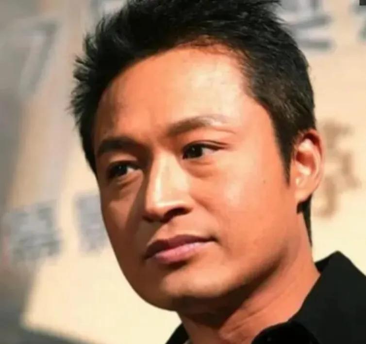 的新女友表示自己非常幸运能够拥有这段感情，因为在现实生活中马景涛是一个真正的好男
