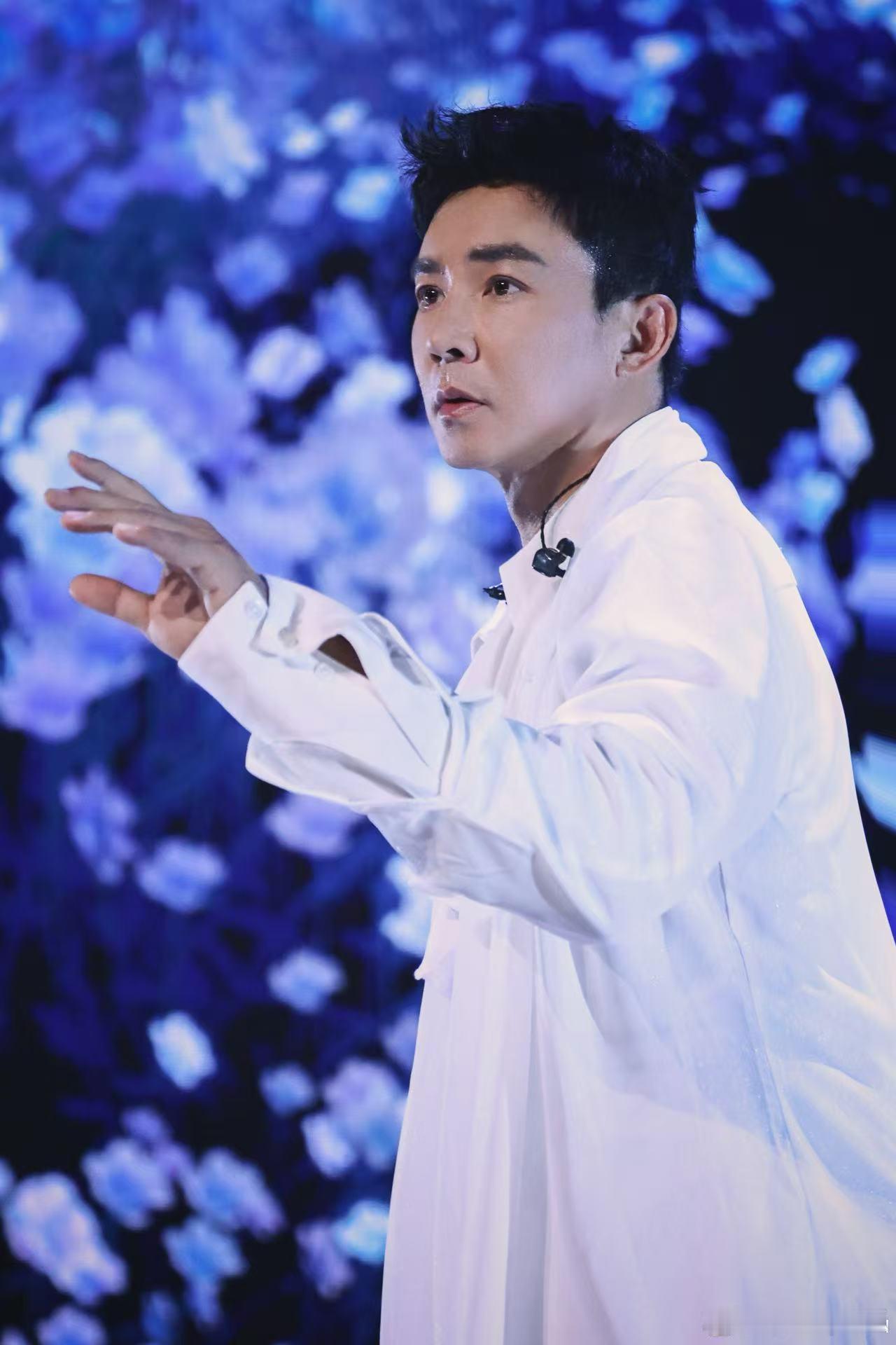 刘畊宏说默是送给米卡的歌披荆斩棘刘畊宏直播 竞技节目里难得的温情时刻，刘畊宏直播