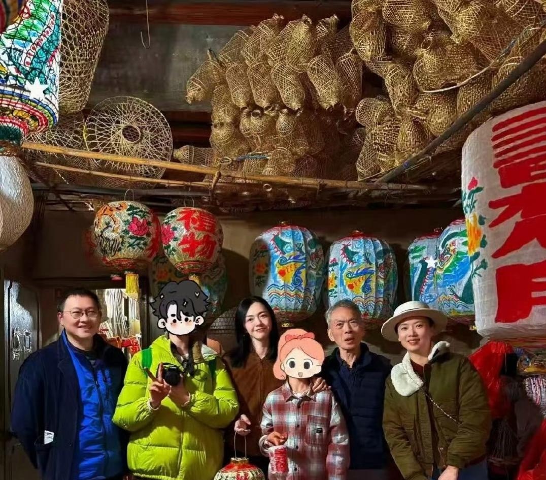 45岁姚晨带两孩子回福建老家探亲，12岁土豆的身高已达170，快赶上爸爸曹郁，帅