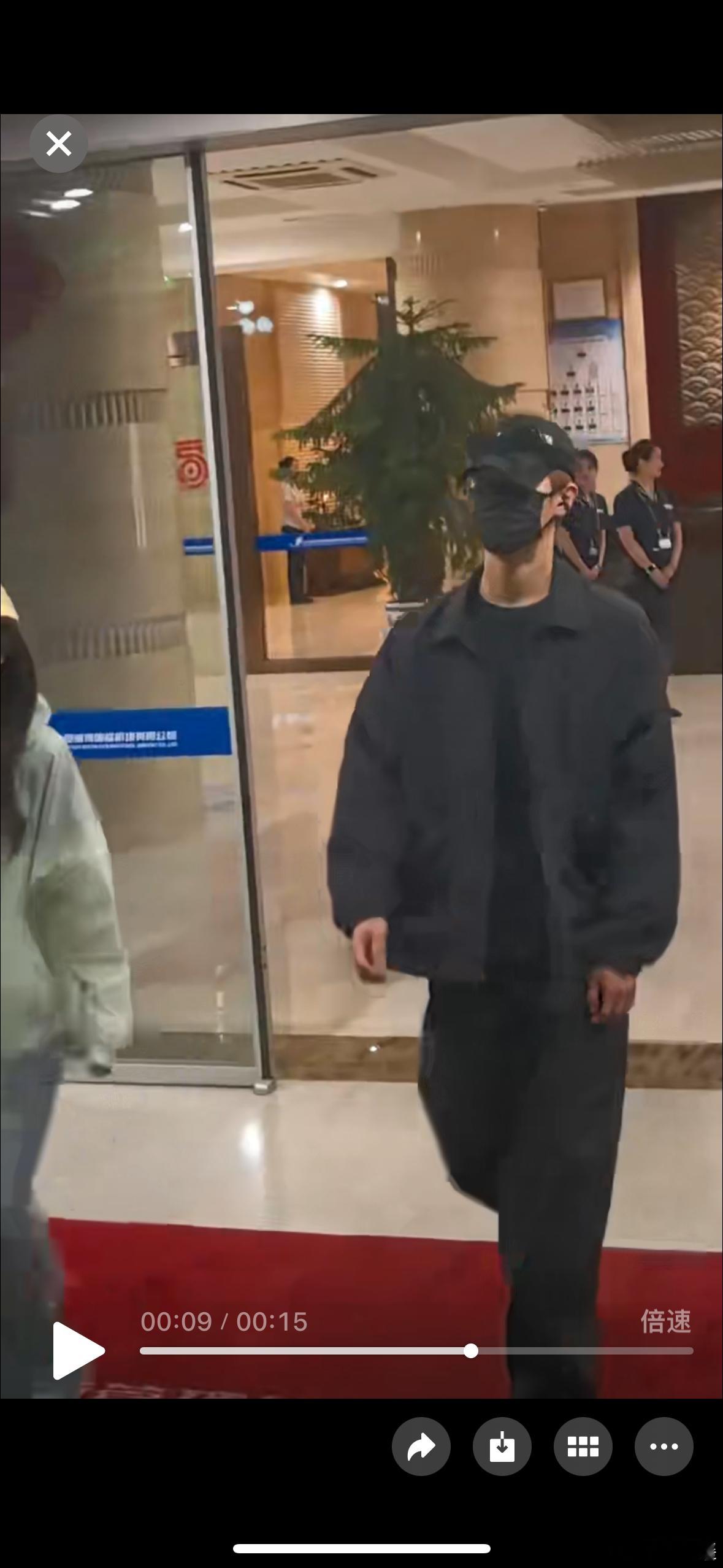 啊啊啊啊昀锐这是换发色了吗？？好帅 