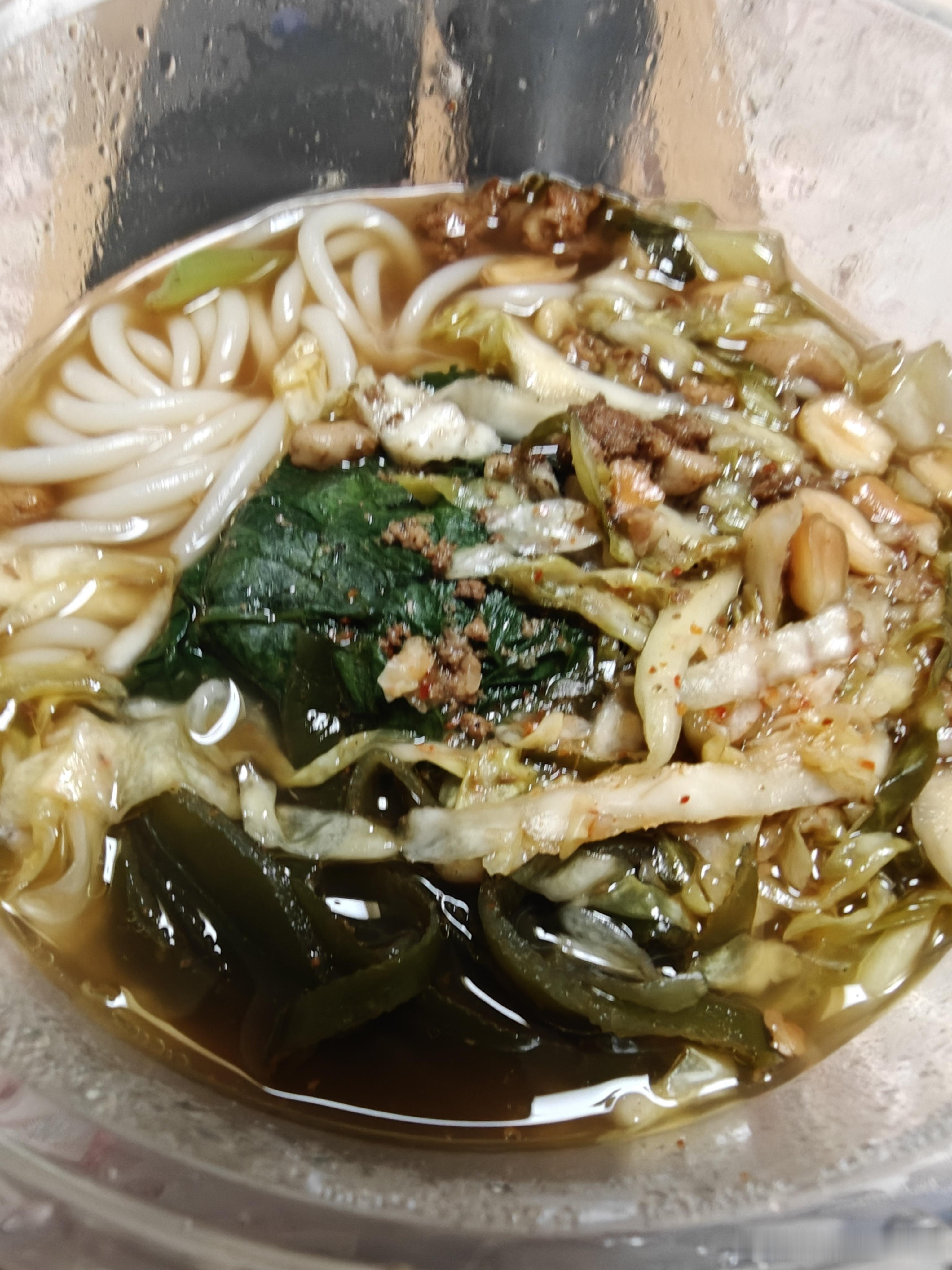 不知道怎么形容这一口有多香不写四个步骤了因为我只会狂炫最好吃的米线就是老式泡菜米