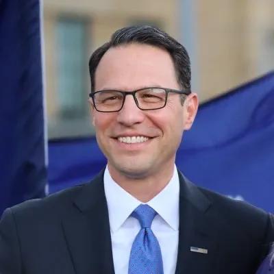 美国宾夕法尼亚州州长乔什·夏皮罗今天发文说：“特朗普从上任之初就选择制造混乱、推