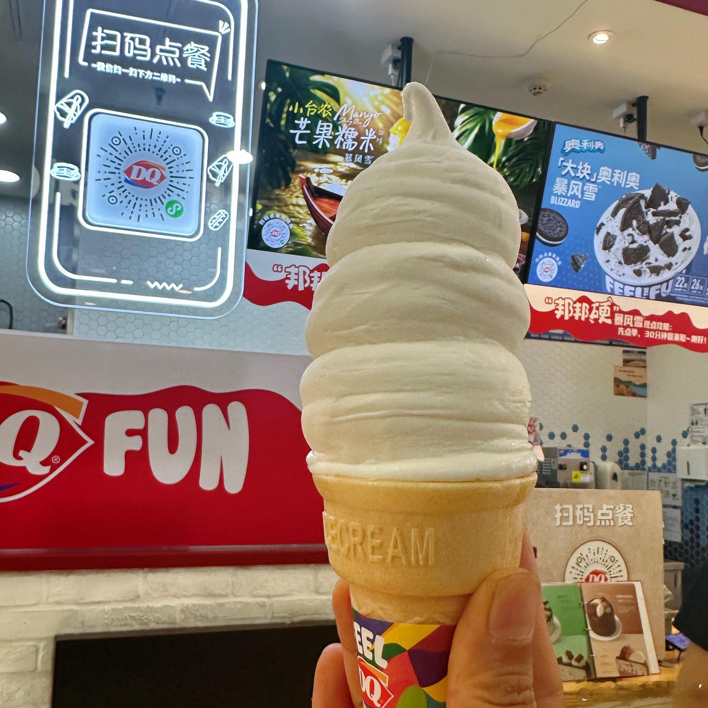 忙了一整天，没做饭跑去佳世客买面包，想顺带吃点什么，结果人山人海。大概是快开学了