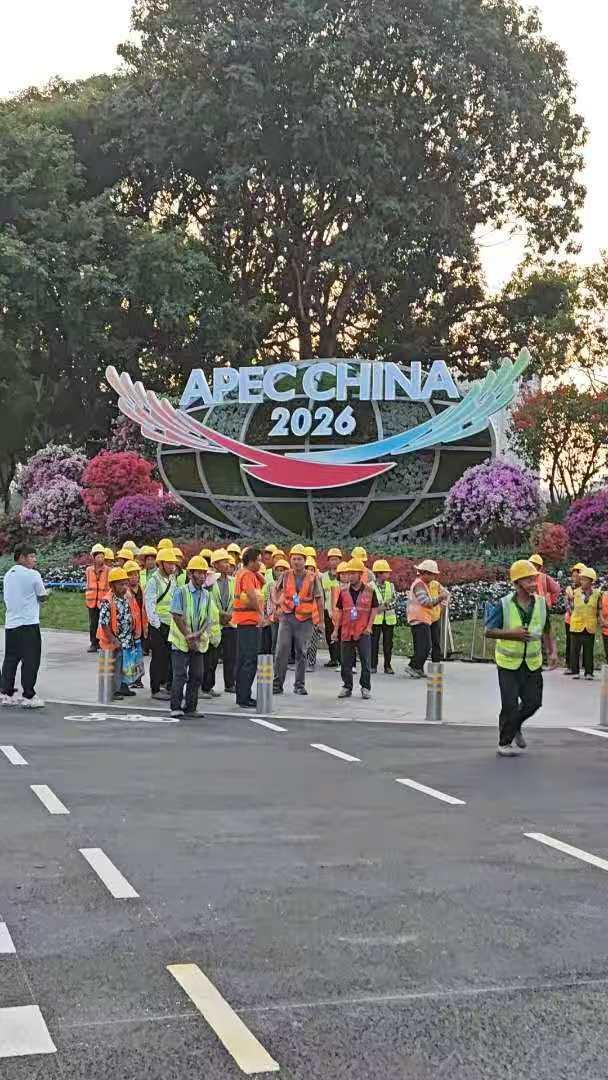 这是今天清晨六点半的深圳市福田区侨香路，它的旁边就是真正香蜜湖公园，2026年A