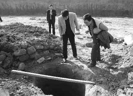1943年庞炳勋投敌叛国，砍下了30多名八路军的头颅，在67年后重见天日。

说