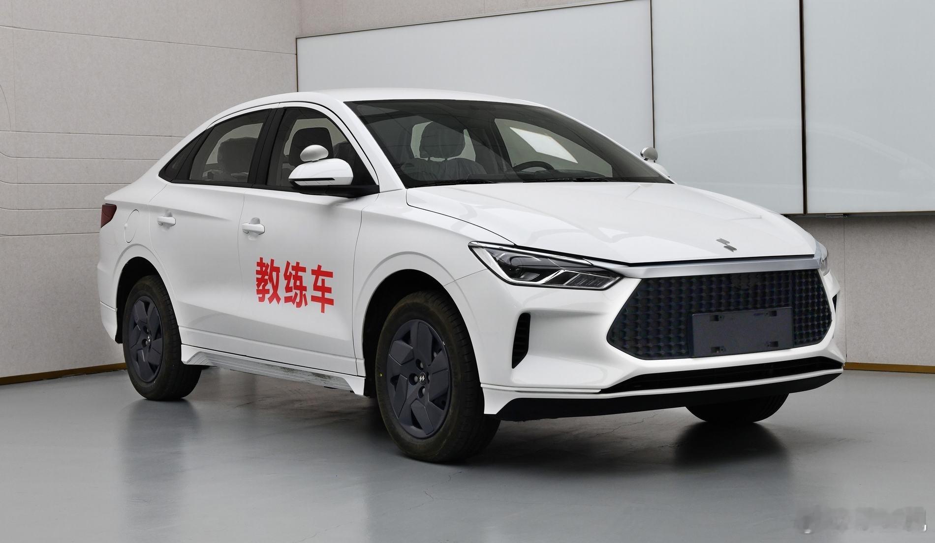 前几年学驾照的时候，用的是大众的一个手动挡！科目二一直怠速，他们的保养里程肯定不