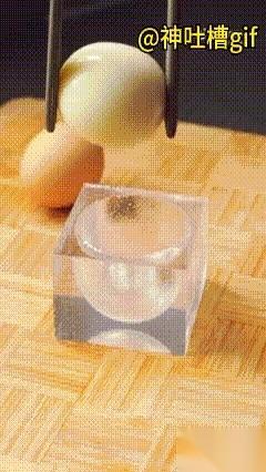 我真的服了有些人，脑子里到底都装了些啥。
硬是把一个好好的鸡蛋，压扁，揉圆，然后