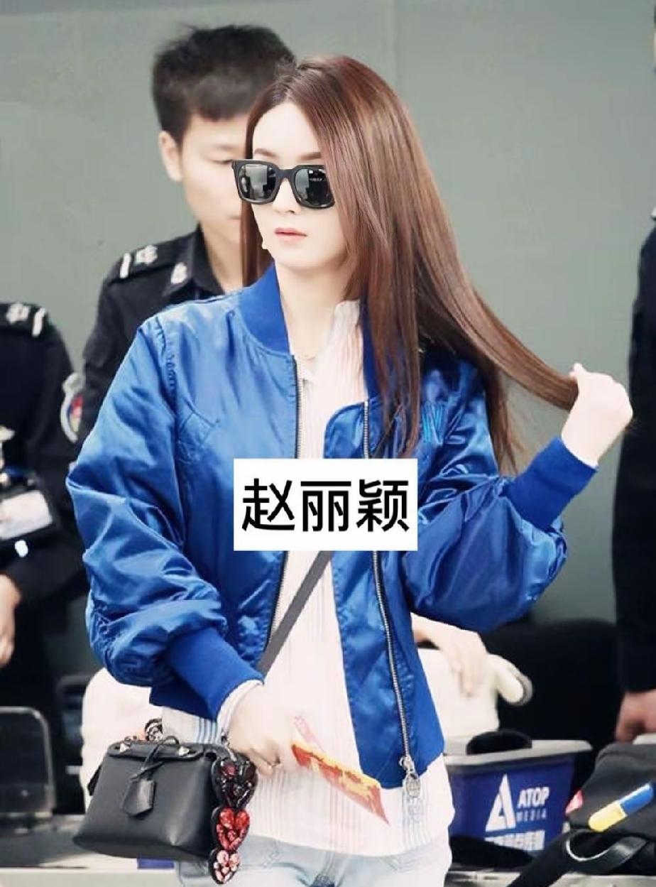 几位戴墨镜的女明星的风采依旧，惊艳时光，你最喜欢哪一位？
第一位   赵丽颖  
