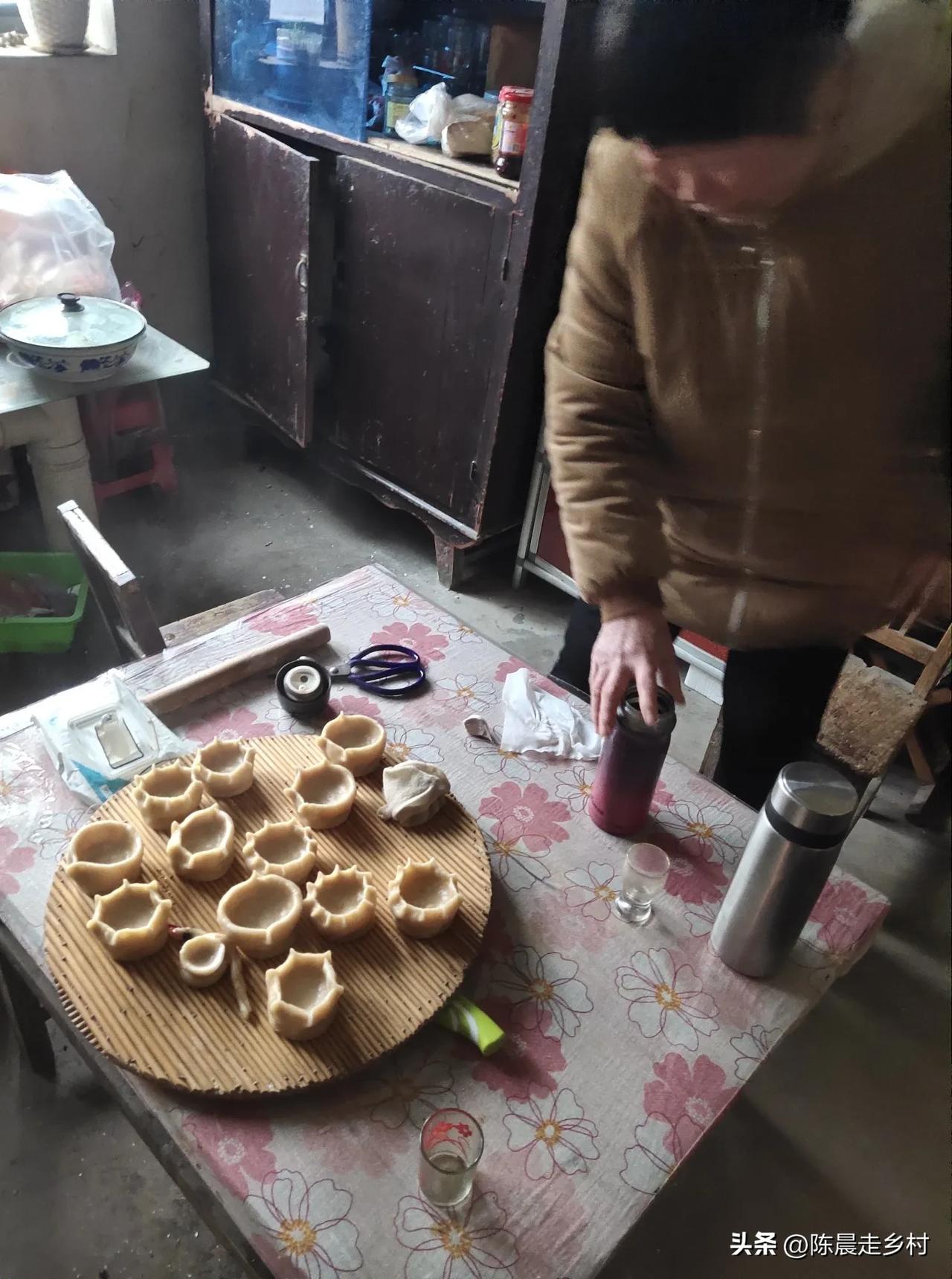 自制美味饺子，家常小吃的乐趣！

邻居家大嫂蒸的面灯，Al竟然识别是饺子
作为流
