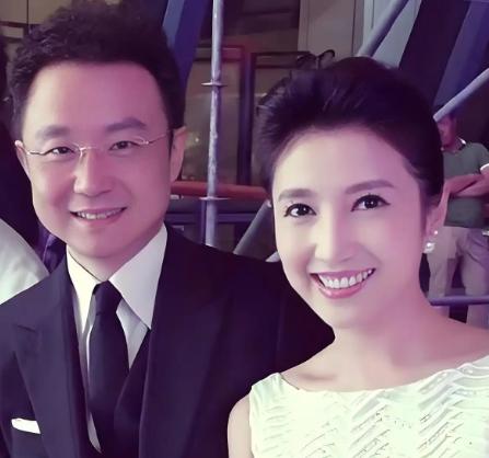 2017年，著名主持人刚强向春妮求婚，春妮表示：“结婚可以，但是咱先说好，我不会