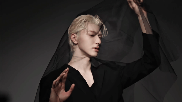 林一黑纱蒙眼好欲林一黑纱蒙眼开场谁懂啊！！！林一用一块黑纱，直接把“蛊王”两个字