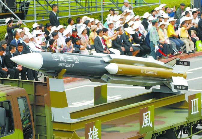 这几天，台海方向又传出消息：台军把雄风2型和雄风3型反舰导弹拉到了恒春半岛，摆出