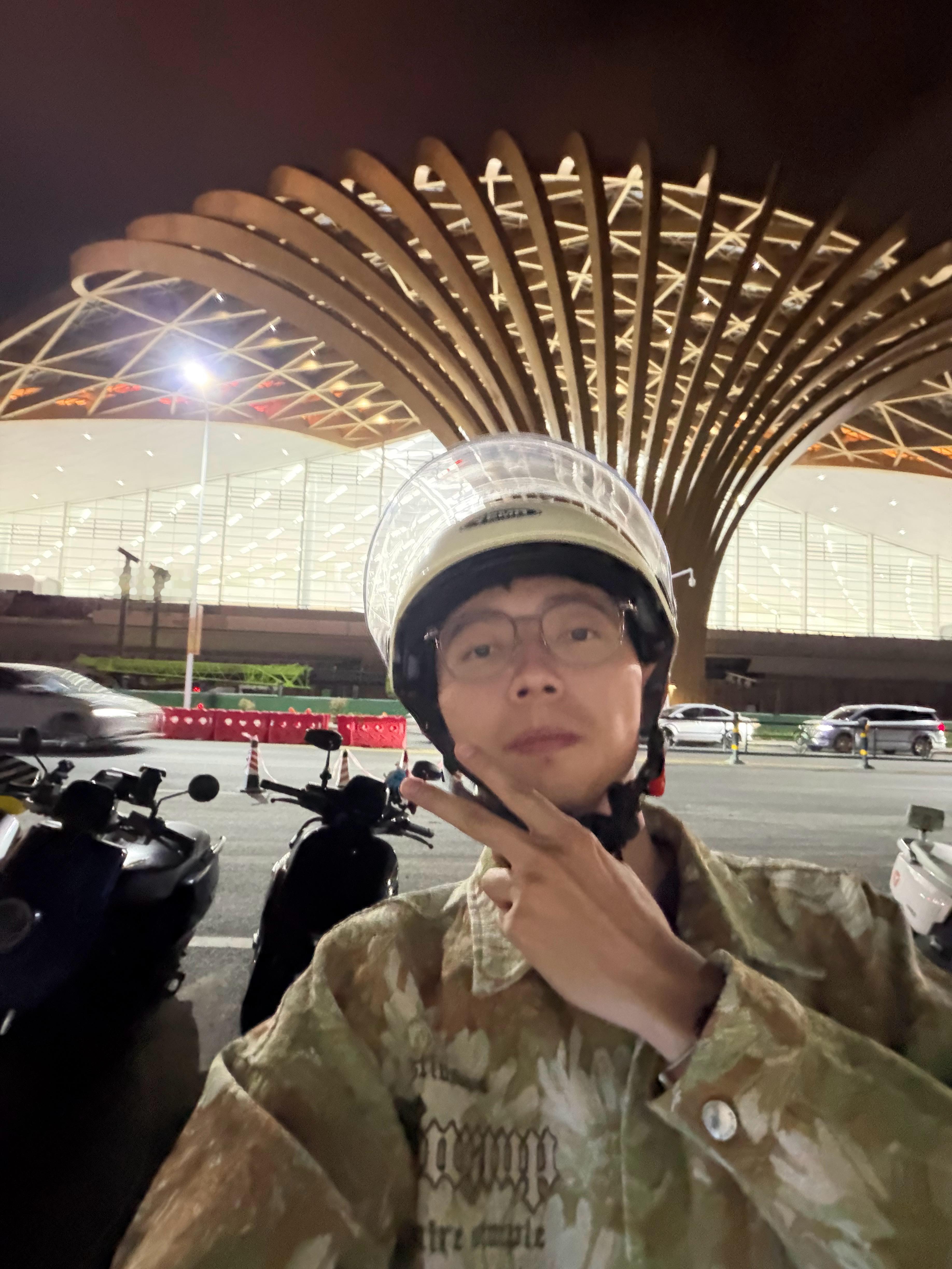 机场一落地就能骑上我的摩托心爱的小车车 三天了 想它