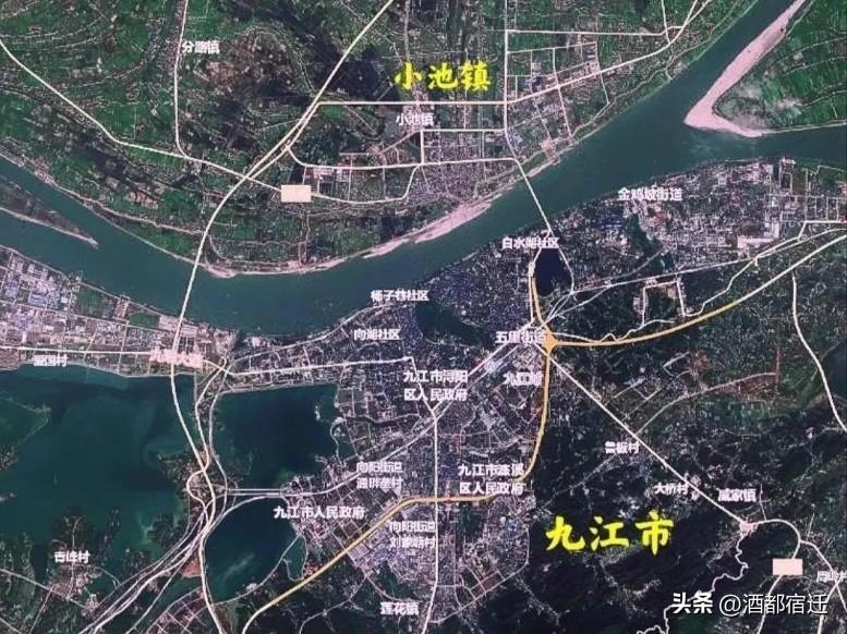 长江这一天然屏障，割不断小池与九江地缘上的紧密相连以及人缘上的亲近融洽。倘若小池