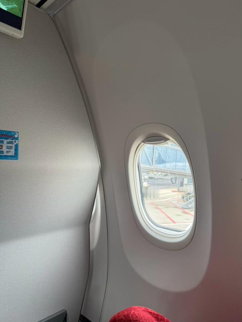 早～去华为 Pura 发布会了。又跟羊驼一起出发，一起说说笑笑挺有意思