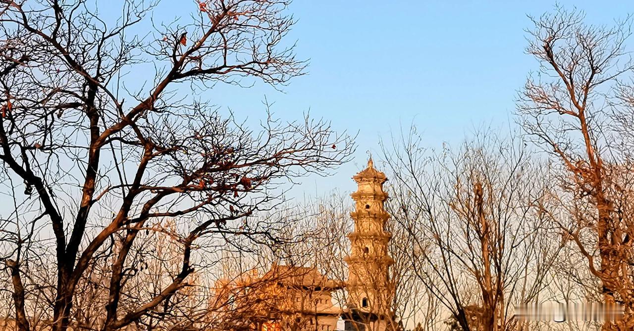 大同古城雁塔随手拍
映像大同 大同市城墙上 大同古城初印象 原创相机随拍 拍古城