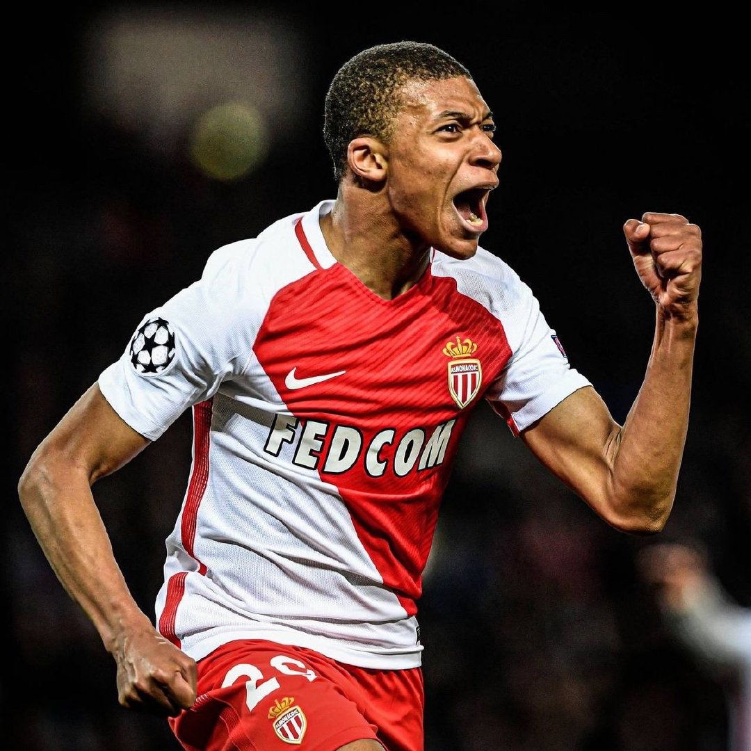 · 姆巴佩在2013年从摩纳哥开始职业足球的起步。· 楚阿梅尼在2022年从摩纳