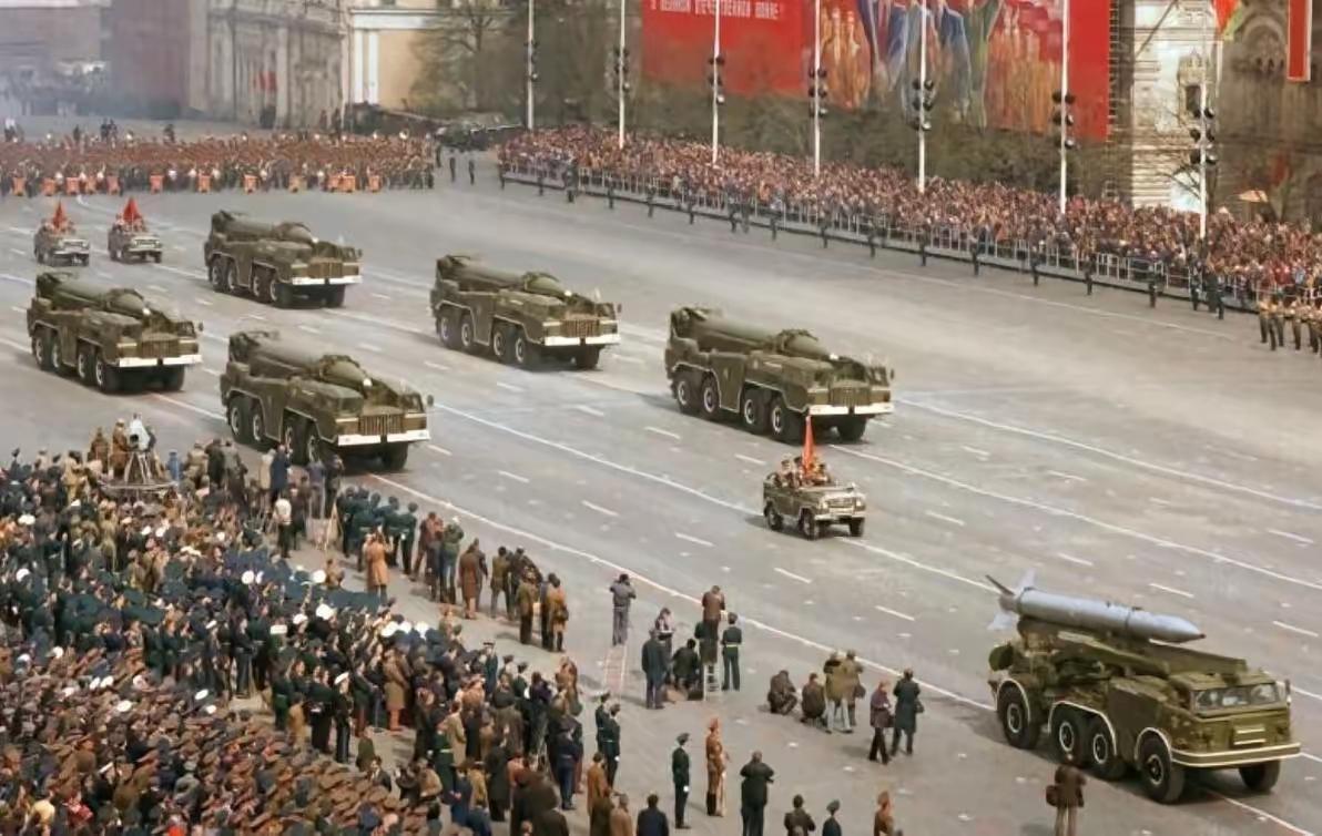 叛逃者的末路：苏联空军副司令别墅遇刺，30刀毙命背后藏着什么？
 
1985年，