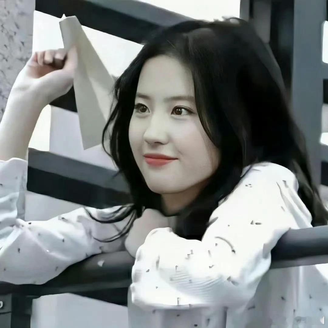 刘亦菲这次700天没有进组了，将近两年。没有催的意思，就是想看刘亦菲的作品啊[拜