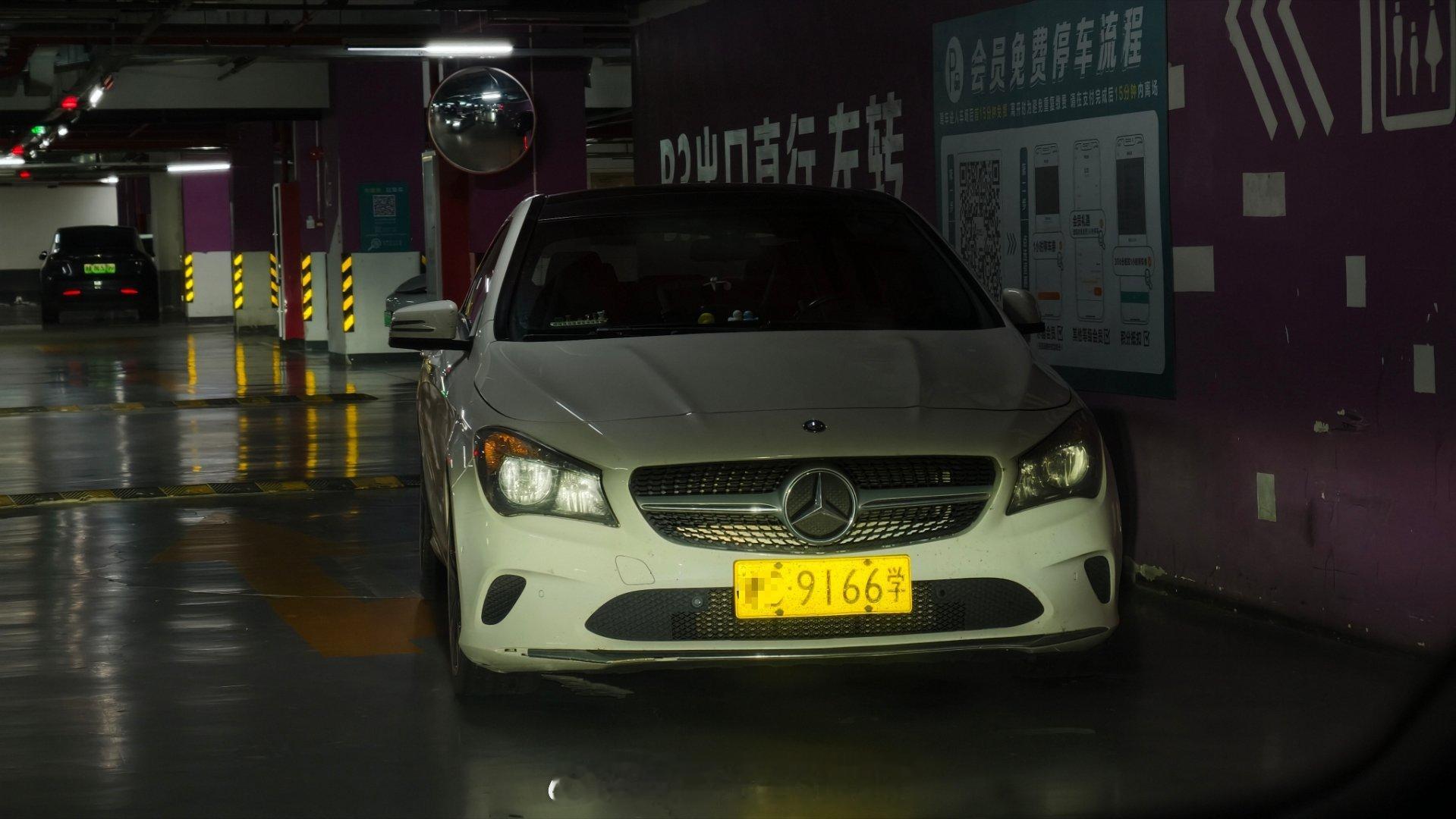 突然感觉卫士130这个修长的车身好协调啊～ ​​​